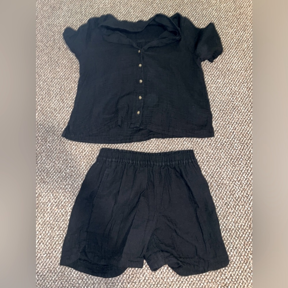 Old navy matching black set. Top and shorts included. Both size small.